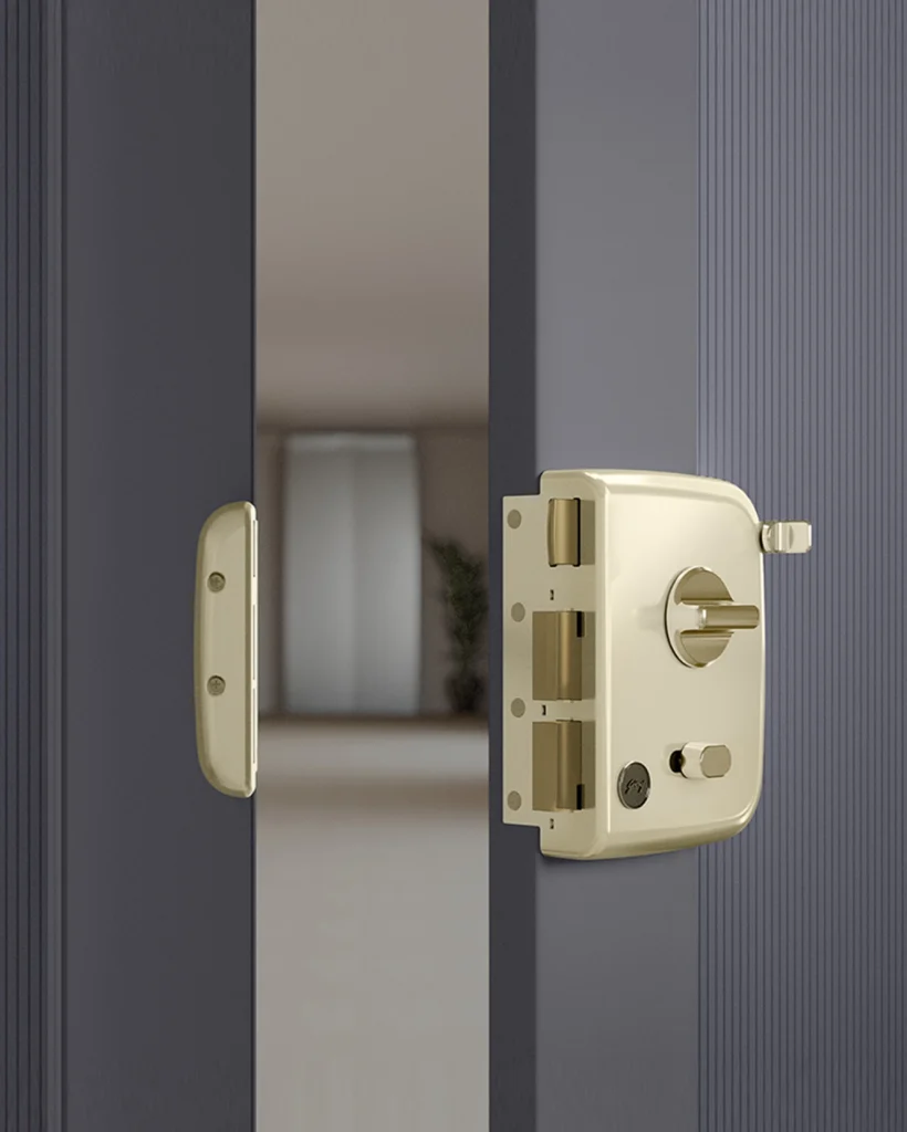 young-repairman-fixing-lock-in-large-transparent-door (1)
